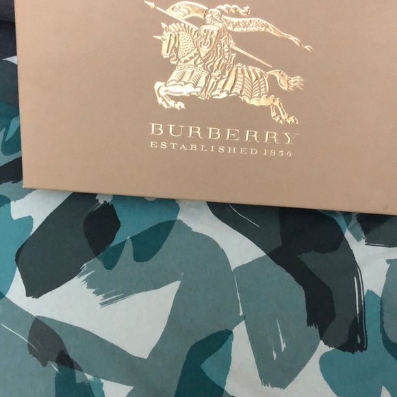 Burberry mens T shirt - Picture 6 of 6